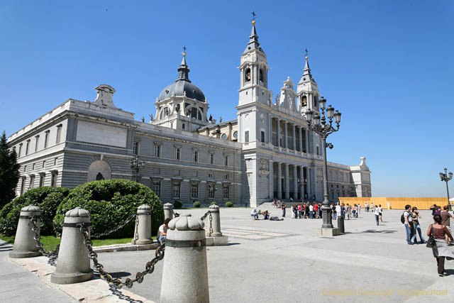 Fachada de la catedral de Santa María la Real de la Almudena de Madrid, lugar de la beatificación.